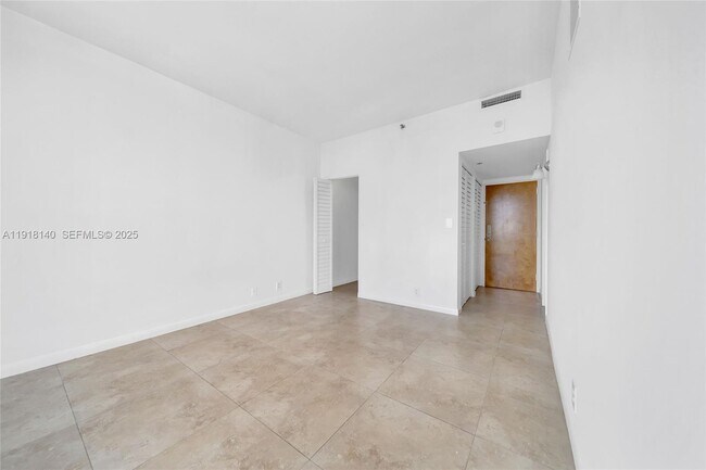 Building Photo - 7601 E Treasure Dr