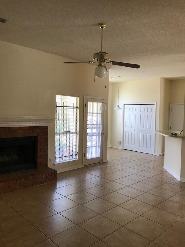Building Photo - 4558 Kings Grant Dr