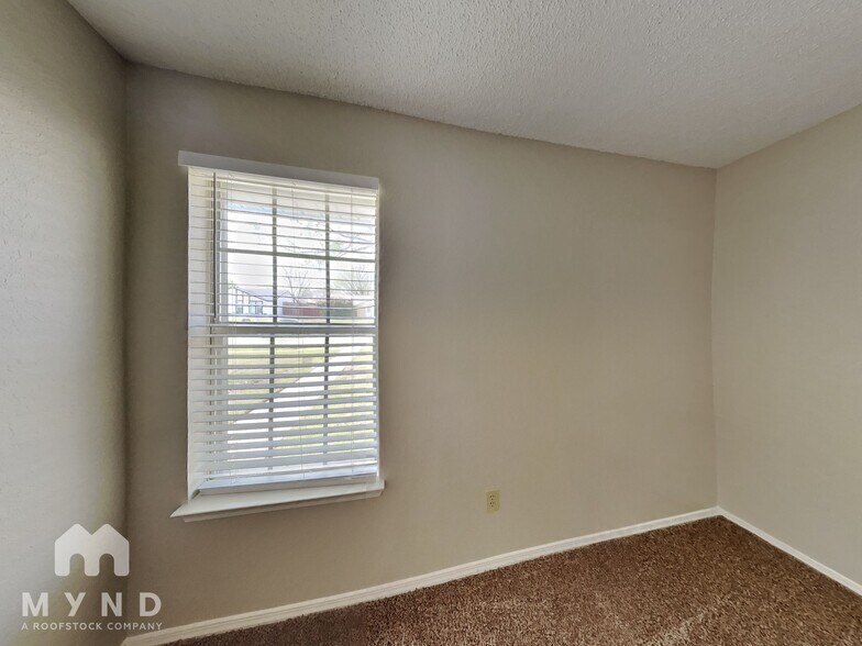 Building Photo - 2306 High Star Dr