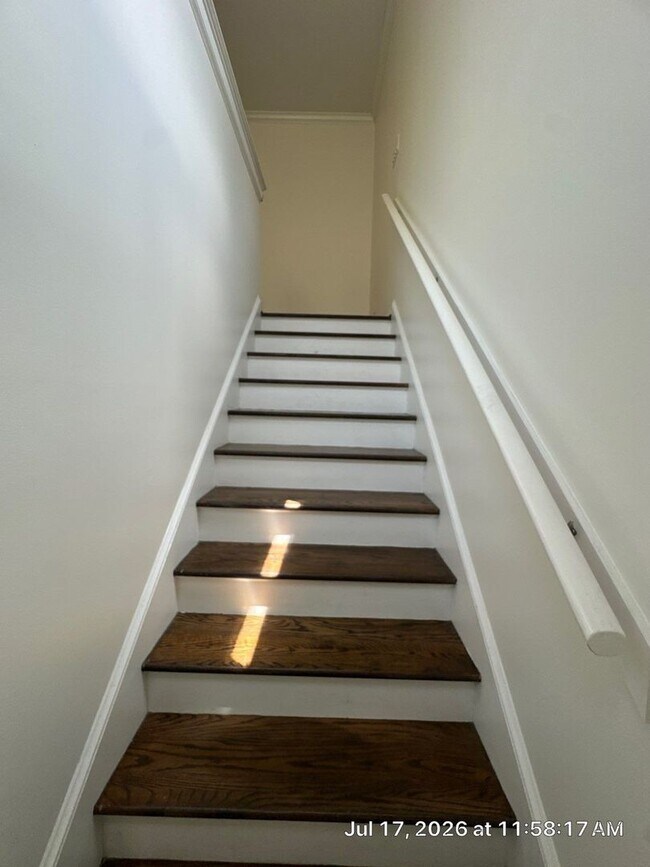 Building Photo - Gorgeous 4 Bedroom Home A Must See
