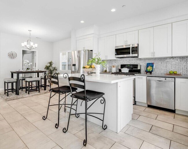 Building Photo - ***Gorgeous 5 bedroom, 3 bath Home in Imperial Beach