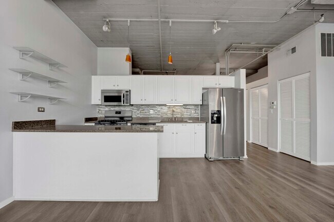 Building Photo - 1525 S SANGAMON St