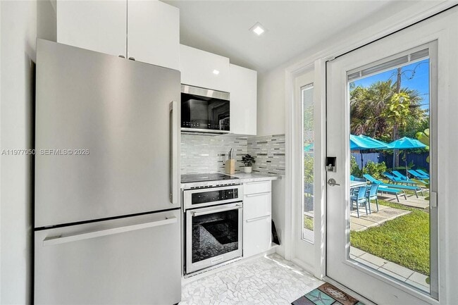 Building Photo - 3305 NE 16th Ct