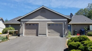 Building Photo - 160-1211 Dawson Duplex, Bend