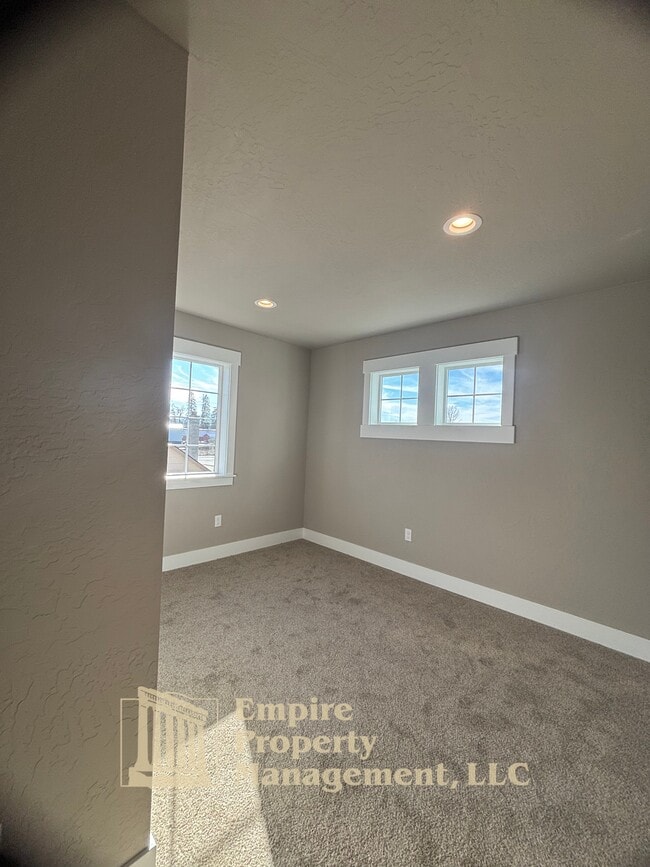 Building Photo - 1650 Irvine Wy