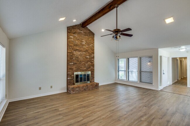 Building Photo - Beautiful and bright Plano home with updates