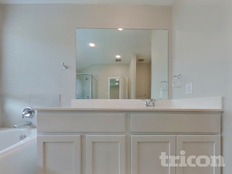 Building Photo - 1911 Ballesteros St