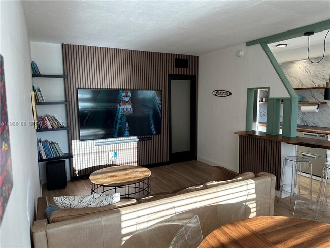 Building Photo - 1860 Venice Park Dr