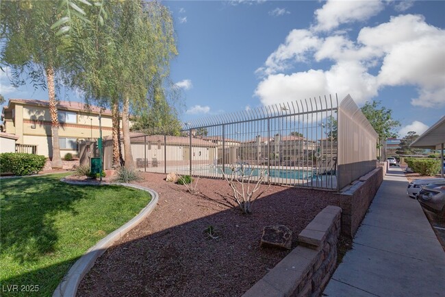 Building Photo - 7300 W Pirates Cove Rd