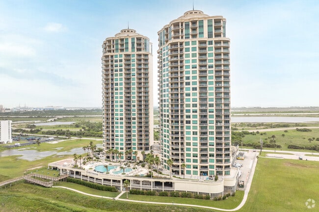 Building Photo - Palisade Palms