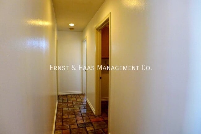 Building Photo - 3560 Pine Ave