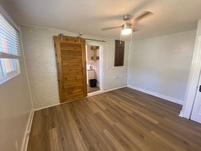 Building Photo - Beautiful 2 Bed 1 Bath Rowe Home in Washington Park Neighborhood
