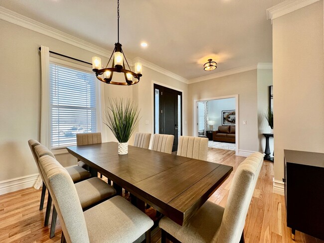 Building Photo - Luxury Home Incredible master suite Liberty Twp OH