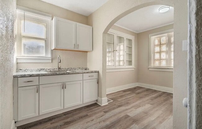 Building Photo - 3 Bedroom 2 Bath House