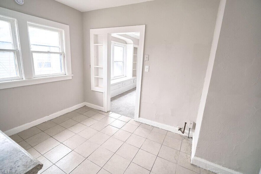 Building Photo - 3652 E 151st St