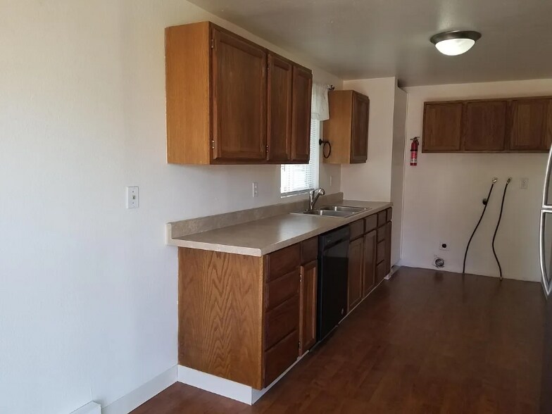 Building Photo - 4943 N Frace Ave