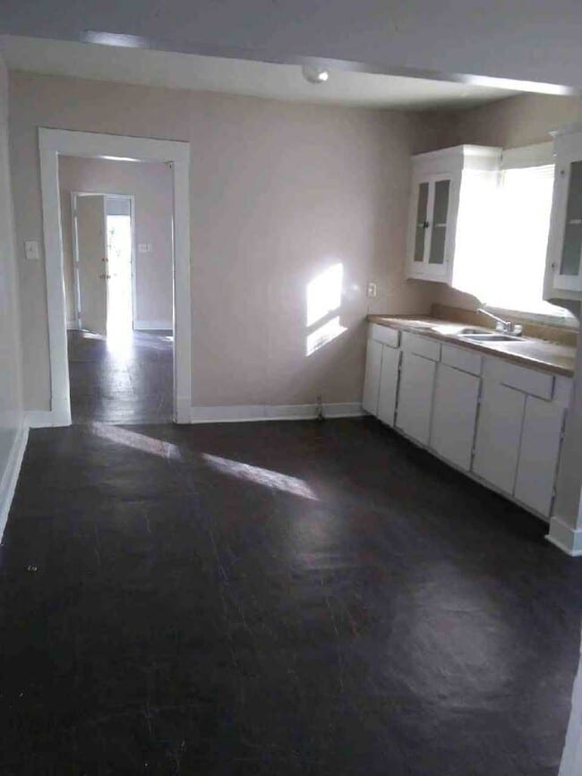 Building Photo - Home For Rent