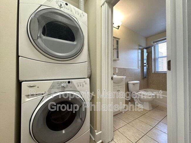 Building Photo - 437 W School House Ln