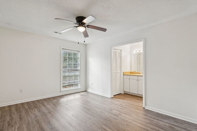 Building Photo - 3BR/2BA Home with Fireplace and Fenced Yard in Mt Pleasant