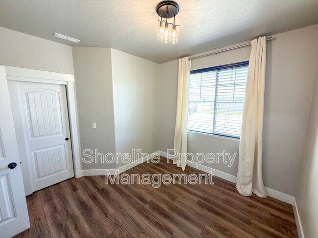 Building Photo - 12913 S Salerno Ave