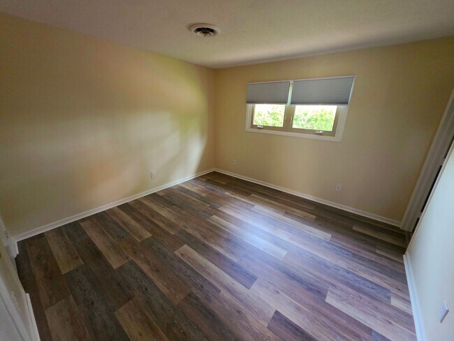 Building Photo - Nicely updated 3 bedroom, 2 bath home with 1-car garage