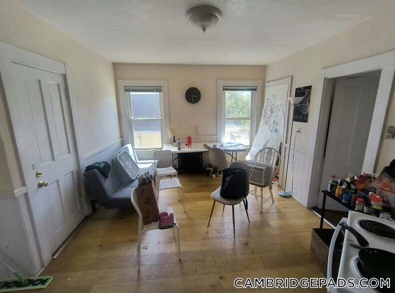 Building Photo - 1590 Cambridge St