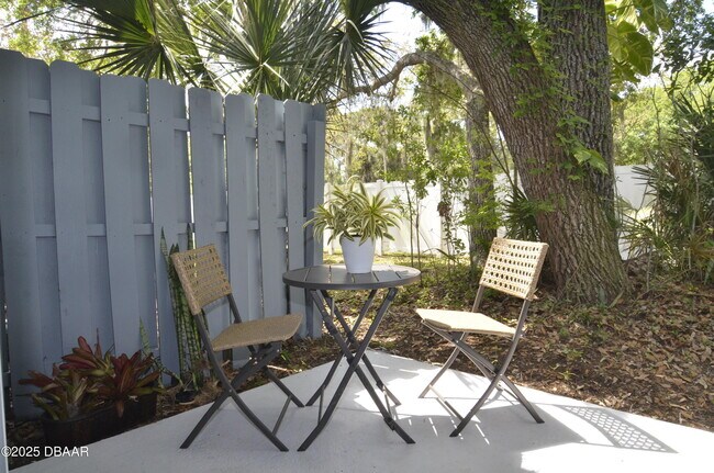 Building Photo - 175 Yorktowne Dr