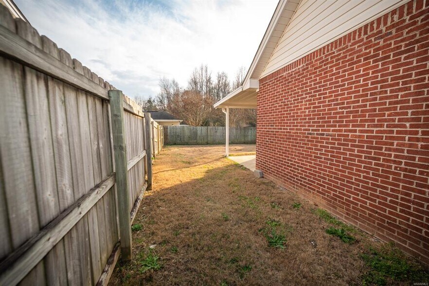 Building Photo - 325 James Dr