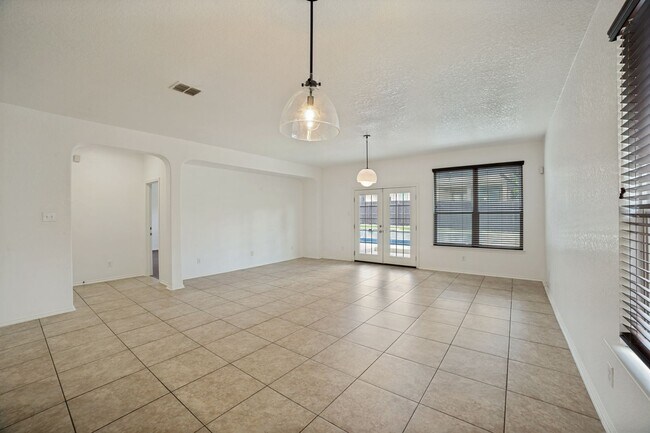 Building Photo - GORGEOUS 3-BEDROOM HOME WITH SPARKLING POOL
