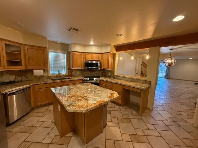 Building Photo - Beautiful Sunset Terraces Condo for Rent!