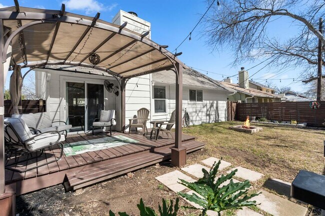 Building Photo - 9715 Meadowheath Dr