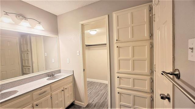 Building Photo - 4606 Mandalay Dr