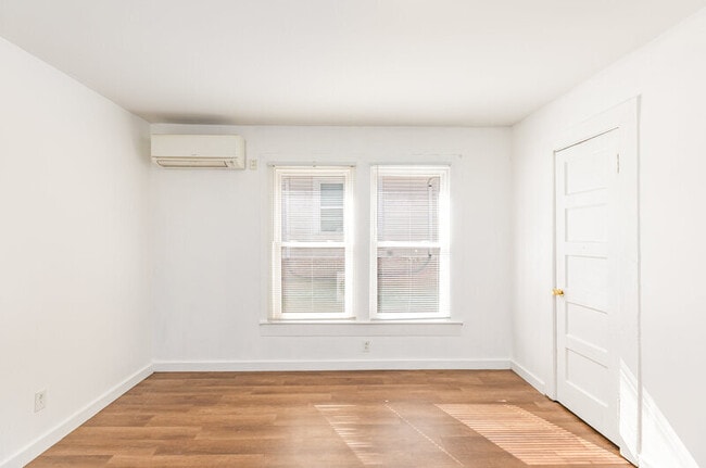 Building Photo - 659 Wilson St