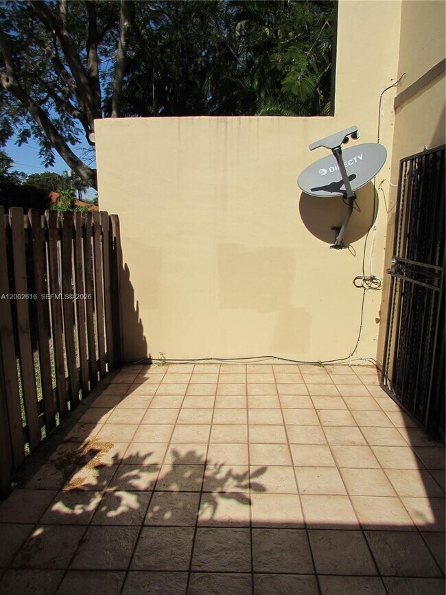 Building Photo - 5555 Ludlam Rd