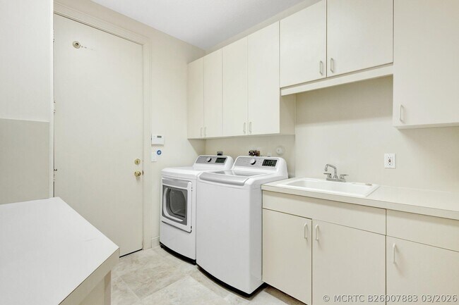 Building Photo - 6802 Casa Grande Way