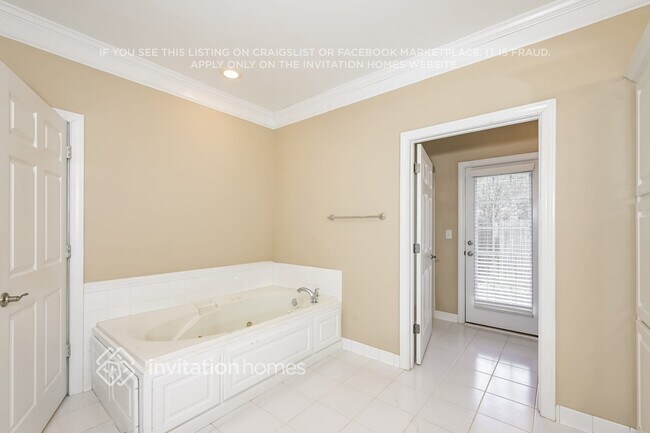 Building Photo - 1920 Hickory Station Cir