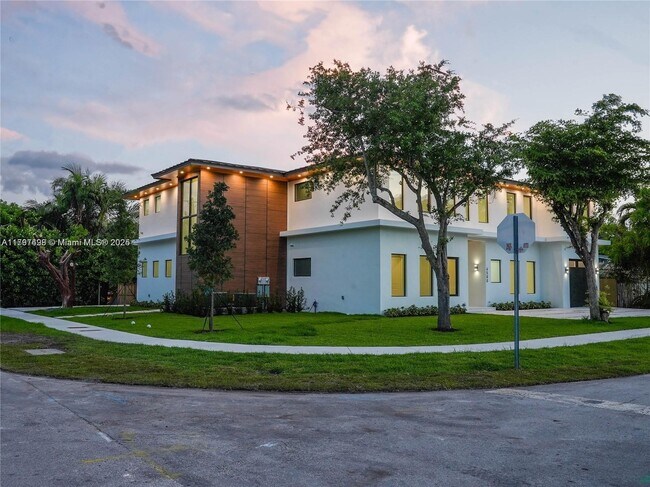 Building Photo - 8410 SW 65th Ave