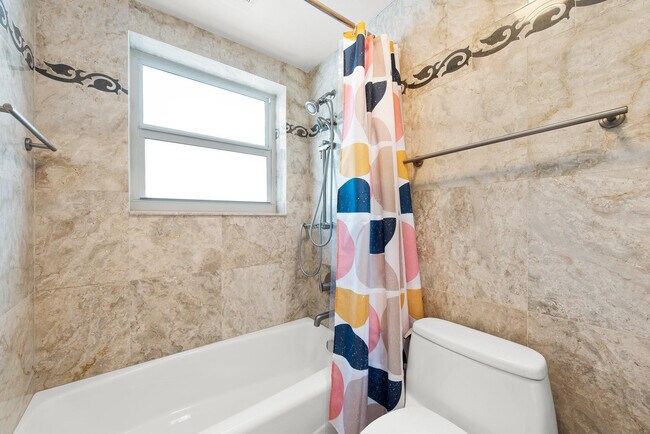 Building Photo - 3003 Terramar St