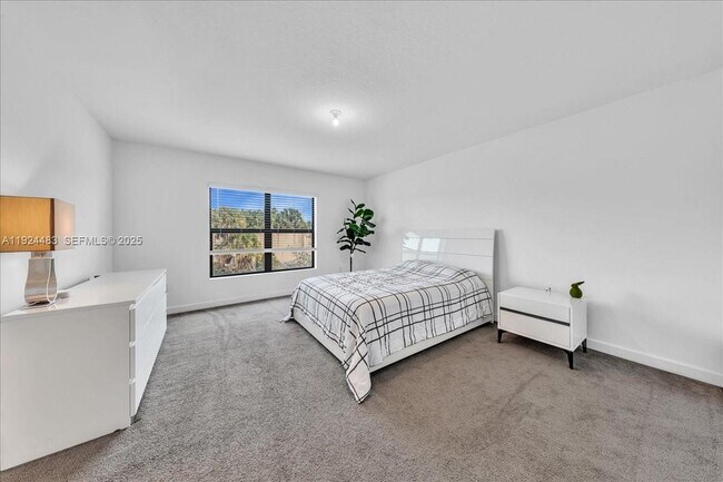 Building Photo - 1004 Willow Pl