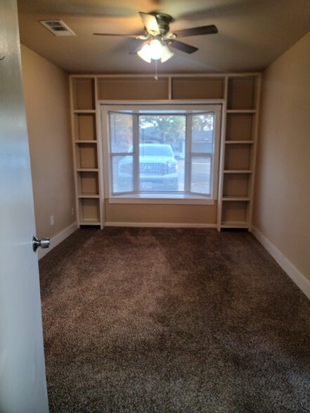 Building Photo - 2539 Hillsboro Ave