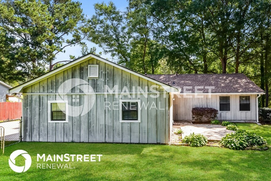 Building Photo - 2755 Stanton Woods Dr SE