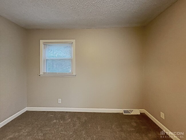 Building Photo - 839 Lundy Ln