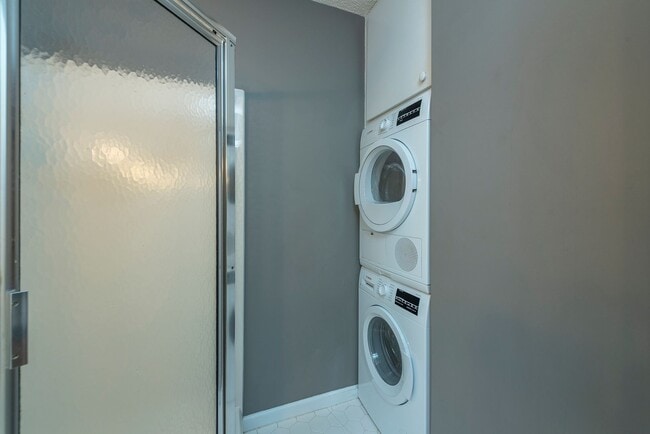 Building Photo - West Asheville Rental! Co-housing Development