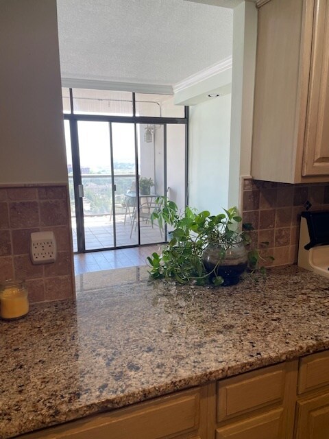 balcony - 450 W 7th St