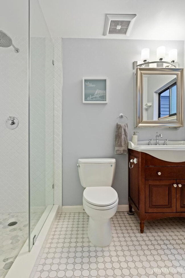 Building Photo - 1565 Sacramento St