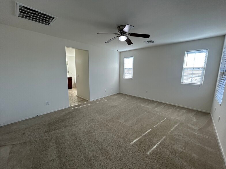 Building Photo - 2964 S Washington St