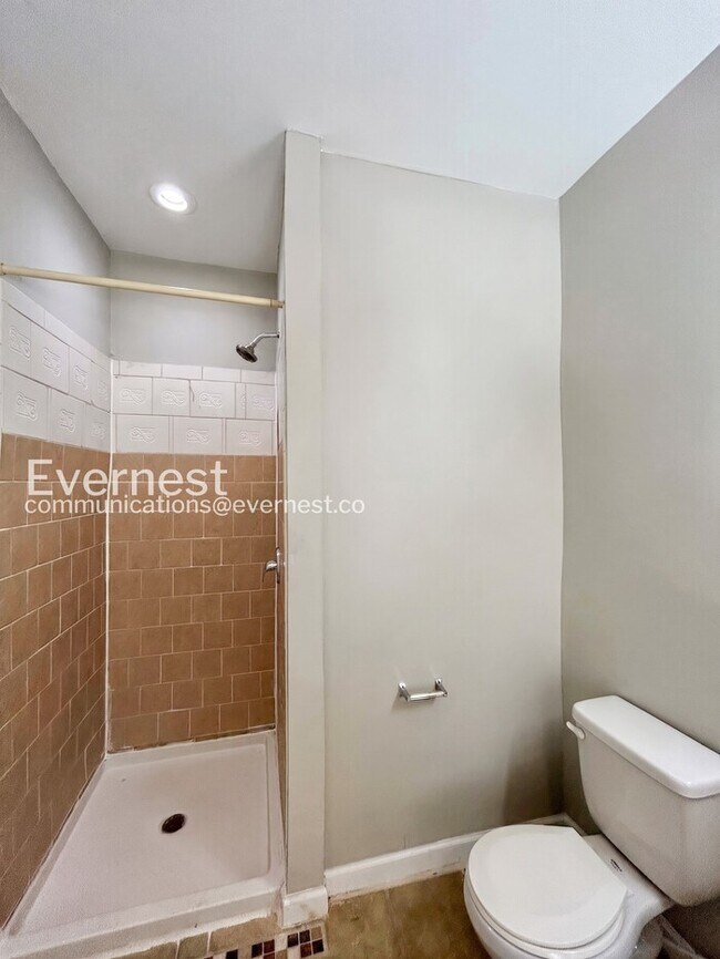 Building Photo - 3 Bed, 2.5 Bath Home with Fenced Yard / Pet-Friendly / Available Now!