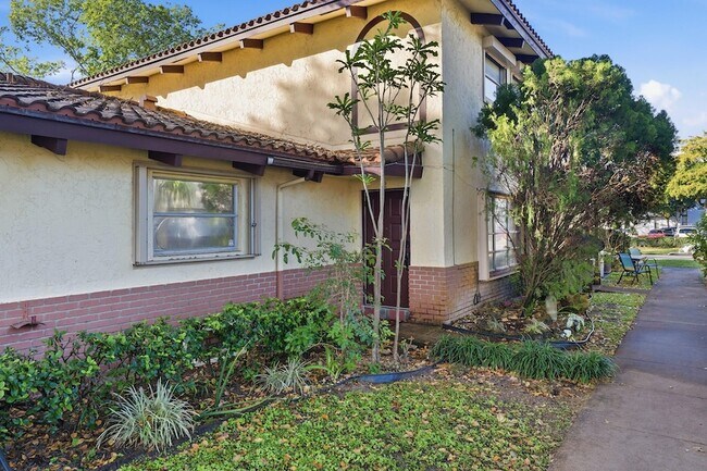 Building Photo - 8811 NW 28th Dr