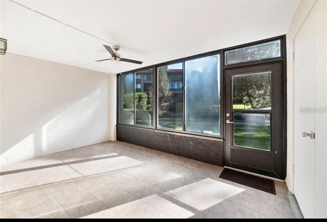 Building Photo - 13 Escondido Cir