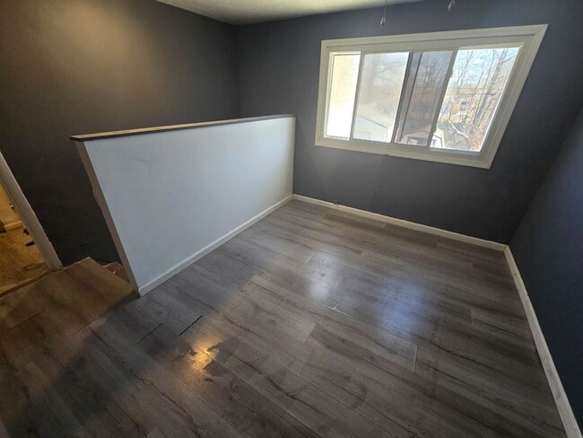 Building Photo - Four Bedroom Two Bathroom House in East Cl...